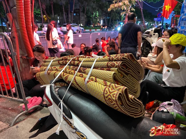 To&agrave;n cảnh H&agrave; Nội một ng&agrave;y trước tổng duyệt A80: "Khối y&ecirc;u nước" kh&ocirc;ng rời vị tr&iacute; d&ugrave; mưa gi&oacute;, kh&ocirc;ng kh&iacute; đầy tự h&agrave;o khắp phố phường- Ảnh 70.