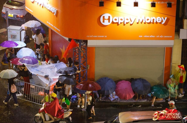 To&agrave;n cảnh H&agrave; Nội một ng&agrave;y trước tổng duyệt A80: "Khối y&ecirc;u nước" kh&ocirc;ng rời vị tr&iacute; d&ugrave; mưa gi&oacute;, kh&ocirc;ng kh&iacute; đầy tự h&agrave;o khắp phố phường- Ảnh 67.