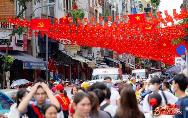 To&agrave;n cảnh H&agrave; Nội một ng&agrave;y trước tổng duyệt A80: "Khối y&ecirc;u nước" kh&ocirc;ng rời vị tr&iacute; d&ugrave; mưa gi&oacute;, kh&ocirc;ng kh&iacute; đầy tự h&agrave;o khắp phố phường- Ảnh 92.