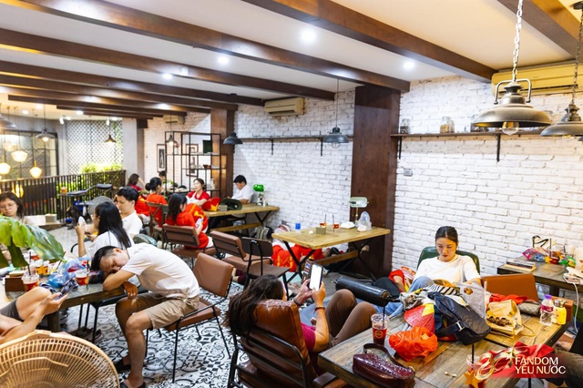 To&agrave;n cảnh H&agrave; Nội một ng&agrave;y trước tổng duyệt A80: "Khối y&ecirc;u nước" kh&ocirc;ng rời vị tr&iacute; d&ugrave; mưa gi&oacute;, kh&ocirc;ng kh&iacute; đầy tự h&agrave;o khắp phố phường- Ảnh 13.