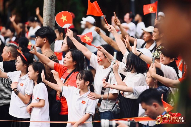 Khoảnh khắc tự hào: Đoàn diễu binh diễu hành A80 tiến bước theo từng tiếng hò reo của hàng vạn trái tim yêu nước- Ảnh 70.