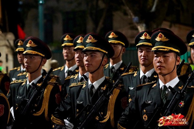 Khoảnh khắc tự hào: Đoàn diễu binh diễu hành A80 tiến bước theo từng tiếng hò reo của hàng vạn trái tim yêu nước- Ảnh 131.