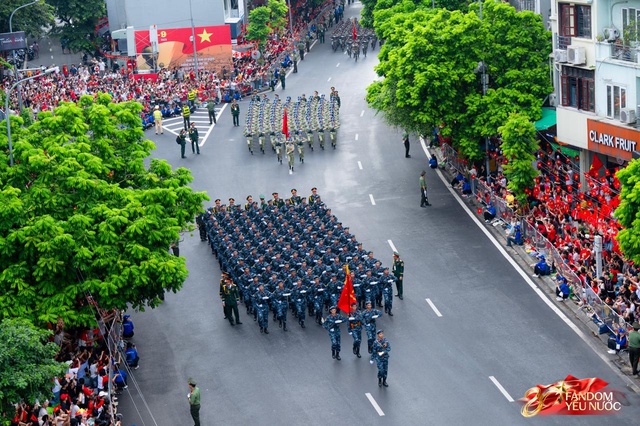 Khoảnh khắc tự hào: Đoàn diễu binh diễu hành A80 tiến bước theo từng tiếng hò reo của hàng vạn trái tim yêu nước- Ảnh 19.