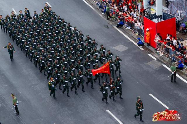 Khoảnh khắc tự hào: Đoàn diễu binh diễu hành A80 tiến bước theo từng tiếng hò reo của hàng vạn trái tim yêu nước- Ảnh 22.