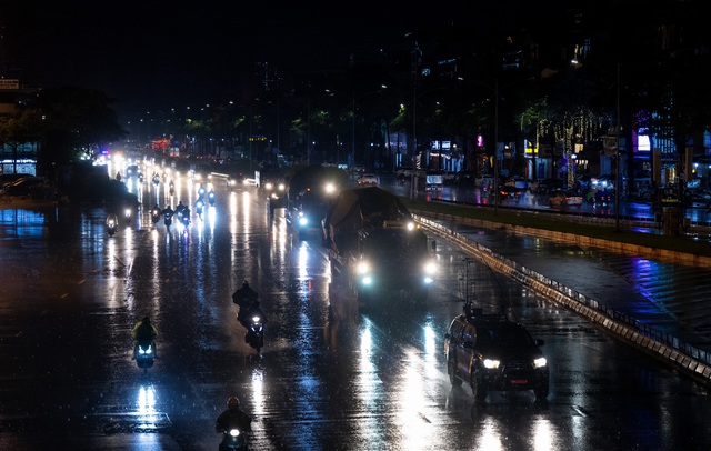 Đội hình xe pháo vận hành trong đêm, kiểm tra thực địa phục vụ A80- Ảnh 1.