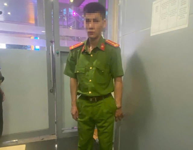 Giả công an vào sân bay Đà Nẵng để phân luồng xe- Ảnh 2.