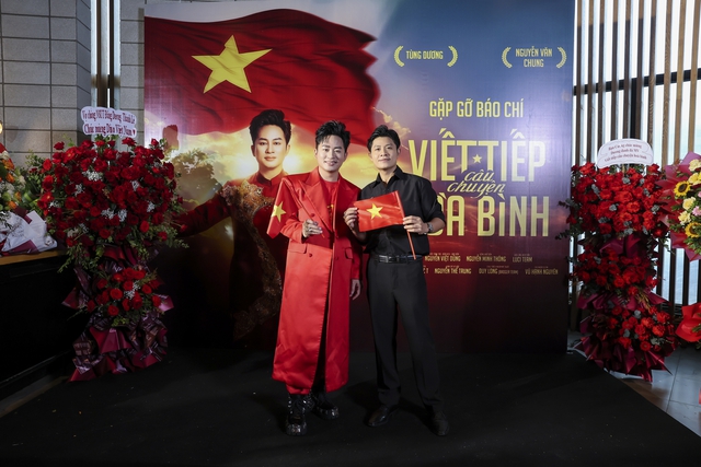 Khối học sinh “ra quân”: Các trường học đu trend “phủ đỏ” theo bản hit 6,5 tỷ view, nhìn mới thấy hoà bình đẹp thế nào!- Ảnh 5. Khối học sinh “ra quân”: Các trường học đu trend “phủ đỏ” theo bản hit 6,5 tỷ view, nhìn mới thấy hoà bình đẹp thế nào!- Ảnh 5.