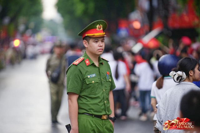 Cảnh tượng trên đường phố Hà Nội 12 tiếng trước ngày diễu binh A80- Ảnh 7.