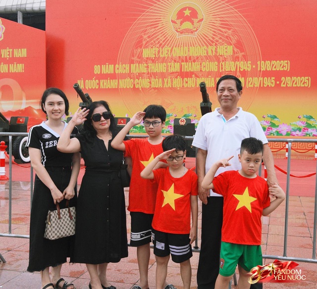 Cảnh tượng trên đường phố Hà Nội 12 tiếng trước ngày diễu binh A80- Ảnh 23.