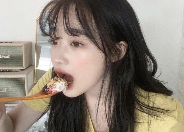 4 kiểu ăn uống làm da tổn thương, mọc mụn, già nhanh nhưng rất nhiều chị em KHÔNG BIẾT- Ảnh 2.