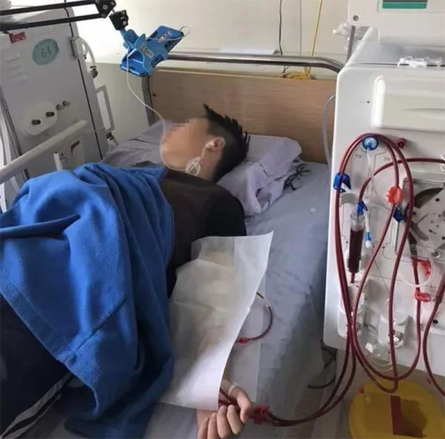 Chàng trai 20 tuổi đã suy thận cấp vì một kiểu ăn bánh mì "khoái khẩu" của người Việt- Ảnh 1.