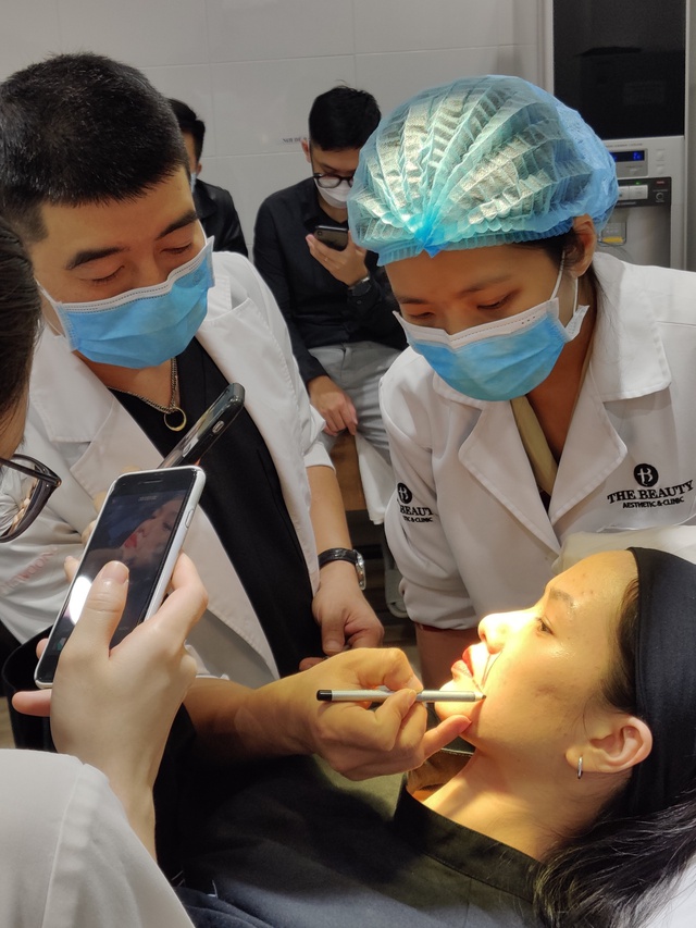 Đằng sau "hào quang bác sĩ nội trú": Cuộc "đánh úp" bệnh nhân và chuyện chọn ngành- Ảnh 2.