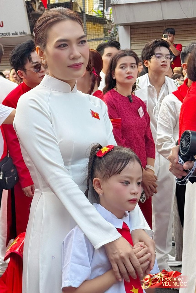 Khối nghệ sĩ tươi rói chuẩn bị diễu hành lễ 2/9: Mỹ Tâm, Lan Ngọc và dàn nghệ sĩ sẵn sàng!- Ảnh 1. Khối nghệ sĩ tươi rói chuẩn bị diễu hành lễ 2/9: Mỹ Tâm, Lan Ngọc và dàn nghệ sĩ sẵn sàng!- Ảnh 1.