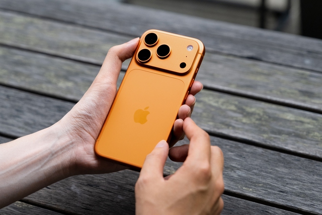 Đây là ảnh thực tế iPhone 17 Pro đang "cháy hàng" tại Việt Nam, phiên bản màu Cam Vũ Trụ đẹp lạ mắt- Ảnh 4.