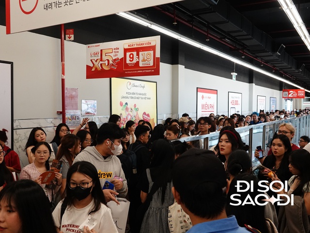 Trực tiếp họp báo hot nhất hiện tại: Hứa Quang Hán khoe visual bùng nổ, tương tác cực đáng yêu cùng 1 mỹ nhân- Ảnh 11.