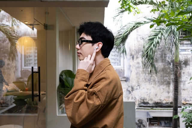 Trải nghiệm nhanh AirPods Pro 3 chính hãng vừa mở bán: Trên tai thoải mái, lần đầu có cảm biến đo nhịp tim- Ảnh 7.