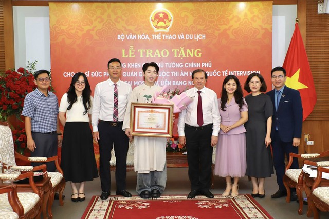 Thủ tướng Chính Phủ tặng bằng khen cho Đức Phúc sau chiến thắng lịch sử tại Intervision 2025- Ảnh 5.