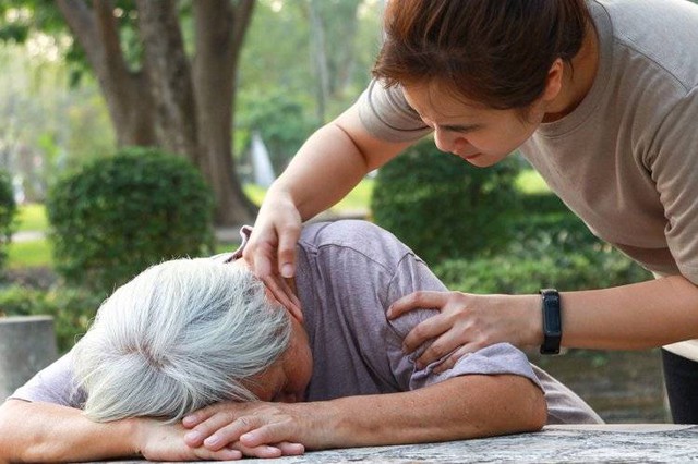 Người đàn ông đột tử khi tập thể dục: Bác sĩ nói “sau 60 tuổi tránh tập luyện vào thời điểm này”- Ảnh 1.