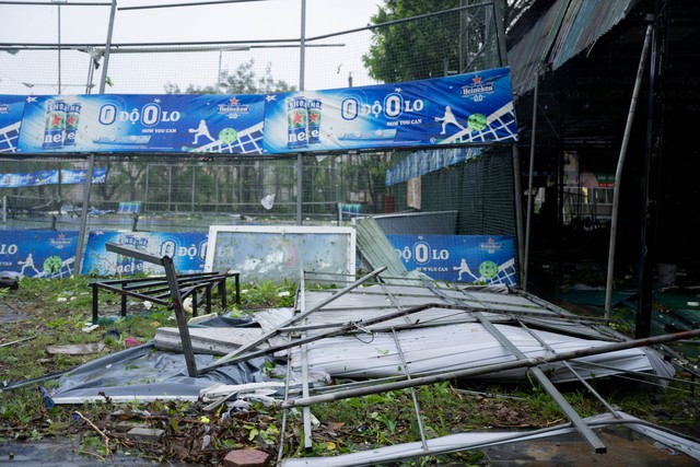 Bão số 10 Bualoi quần thảo đất liền: Nhiều nhà tốc mái; cột điện, cây cối đổ rạp ngổn ngang- Ảnh 3.