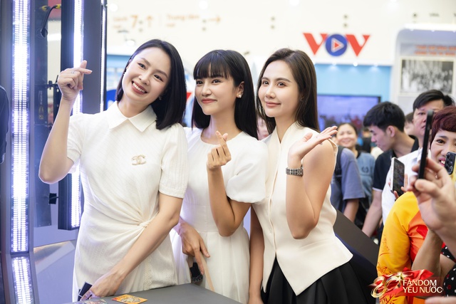 Dàn sao Việt tại Triển lãm Thành tựu đất nước: Phương Oanh - Shark Bình sánh đôi, 1 sao nữ 42 tuổi đang hot khoe visual quá xinh!- Ảnh 5.