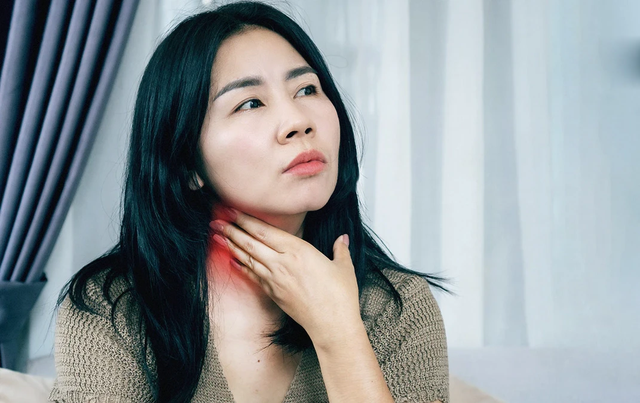 Ung thư vòm họng rất giỏi "ngụy trang", thấy 6 dấu hiệu này đi khám nhanh còn kịp!- Ảnh 1.