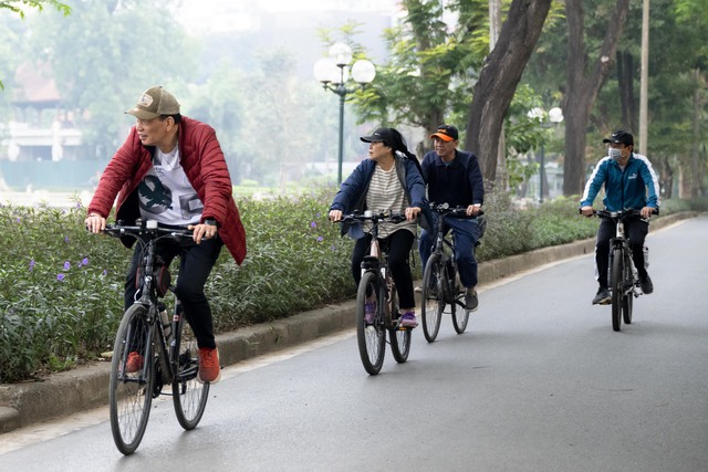 Ảnh, clip: H&agrave; Nội v&agrave; TP.HCM thật lạ trong s&aacute;ng đầu năm 2026- Ảnh 16.