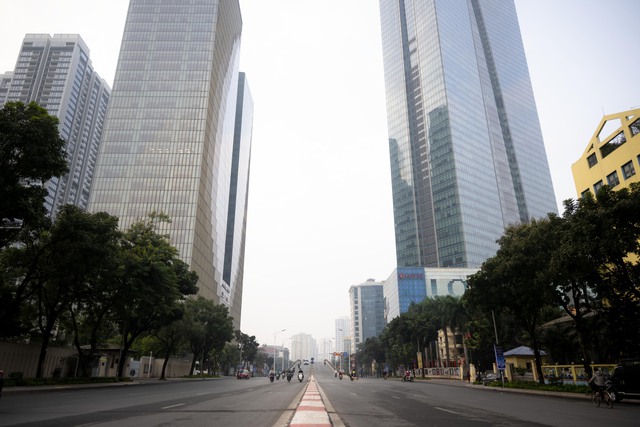 Ảnh, clip: H&agrave; Nội v&agrave; TP.HCM thật lạ trong s&aacute;ng đầu năm 2026- Ảnh 20.