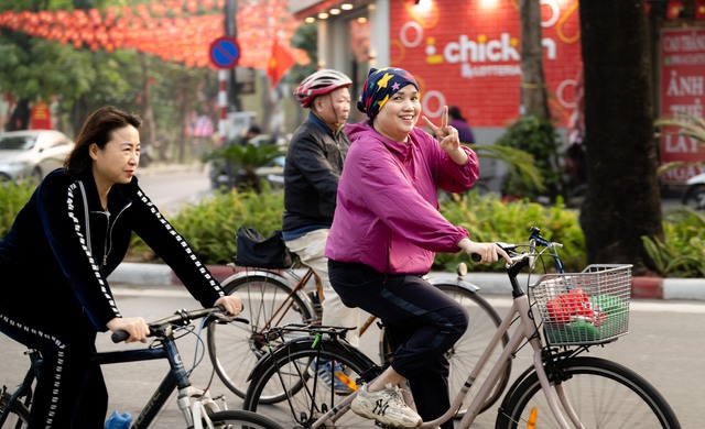 Ảnh, clip: H&agrave; Nội v&agrave; TP.HCM thật lạ trong s&aacute;ng đầu năm 2026- Ảnh 9.