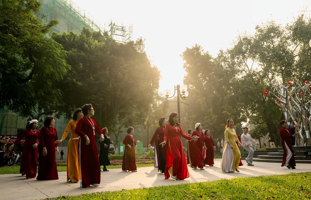 Ảnh, clip: H&agrave; Nội v&agrave; TP.HCM thật lạ trong s&aacute;ng đầu năm 2026- Ảnh 6.