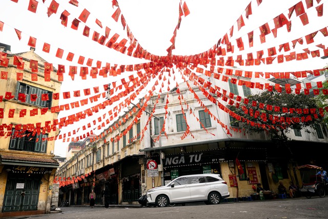 Ảnh, clip: H&agrave; Nội v&agrave; TP.HCM thật lạ trong s&aacute;ng đầu năm 2026- Ảnh 11.