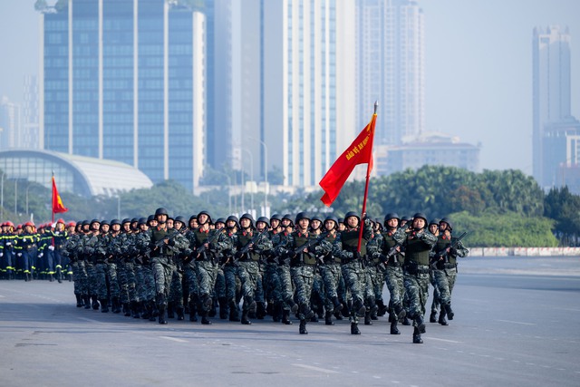 Toàn cảnh Lễ xuất quân và màn diễn tập hoành tráng bảo vệ an ninh Đại hội XIV tại Mỹ Đình- Ảnh 4. Toàn cảnh Lễ xuất quân và màn diễn tập hoành tráng bảo vệ an ninh Đại hội XIV tại Mỹ Đình- Ảnh 4.