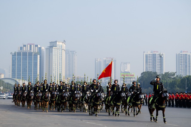 Toàn cảnh Lễ xuất quân và màn diễn tập hoành tráng bảo vệ an ninh Đại hội XIV tại Mỹ Đình- Ảnh 8. Toàn cảnh Lễ xuất quân và màn diễn tập hoành tráng bảo vệ an ninh Đại hội XIV tại Mỹ Đình- Ảnh 8.