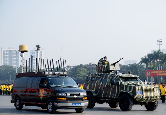 Toàn cảnh Lễ xuất quân và màn diễn tập hoành tráng bảo vệ an ninh Đại hội XIV tại Mỹ Đình- Ảnh 14. Toàn cảnh Lễ xuất quân và màn diễn tập hoành tráng bảo vệ an ninh Đại hội XIV tại Mỹ Đình- Ảnh 14.