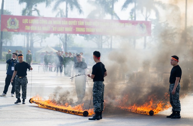 Toàn cảnh Lễ xuất quân và màn diễn tập hoành tráng bảo vệ an ninh Đại hội XIV tại Mỹ Đình- Ảnh 24. Toàn cảnh Lễ xuất quân và màn diễn tập hoành tráng bảo vệ an ninh Đại hội XIV tại Mỹ Đình- Ảnh 24.
