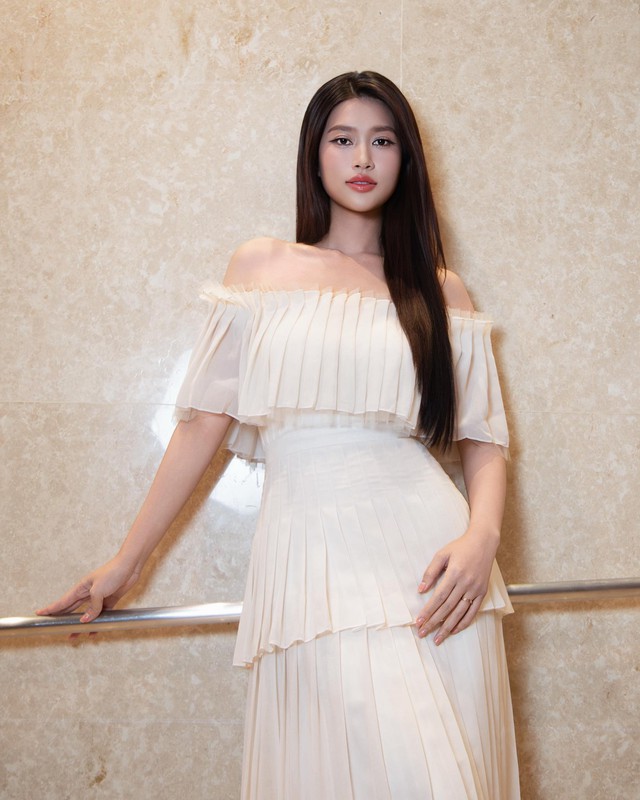 Hoa hậu Đo&agrave;n Thi&ecirc;n &Acirc;n ph&acirc;n trần về th&aacute;i độ lạ với fan nữ- Ảnh 4.