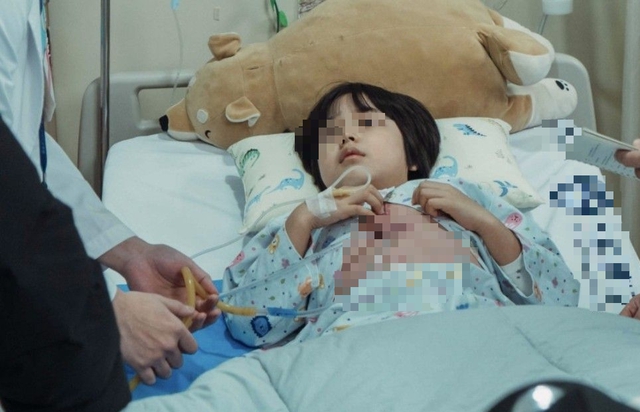 Bé lớp 2 đã đối mặt Bé lớp 2 đã đối mặt