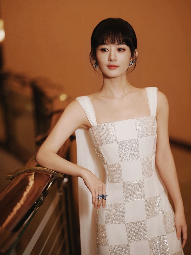 Sao nữ ph&aacute;t ng&ocirc;n văng tục bị đ&agrave;i truyền h&igrave;nh quốc gia 