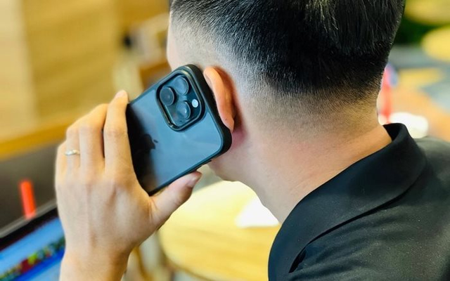 Vừa tất to&aacute;n sổ tiết kiệm 800 triệu đồng, người đ&agrave;n &ocirc;ng H&agrave; Nội chưa kịp r&uacute;t đ&atilde; bị bay sạch tiền trong t&agrave;i khoản: C&ocirc;ng an v&agrave;o cuộc ph&aacute;t hiện bất thường- Ảnh 1.