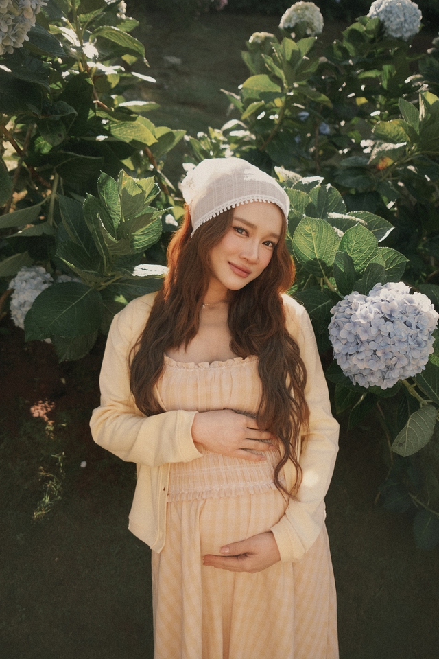 Nhã Phương: "Hạnh phúc lớn nhất của tôi là được làm hậu phương cho anh Trường Giang"- Ảnh 8. Nhã Phương: "Hạnh phúc lớn nhất của tôi là được làm hậu phương cho anh Trường Giang"- Ảnh 8.