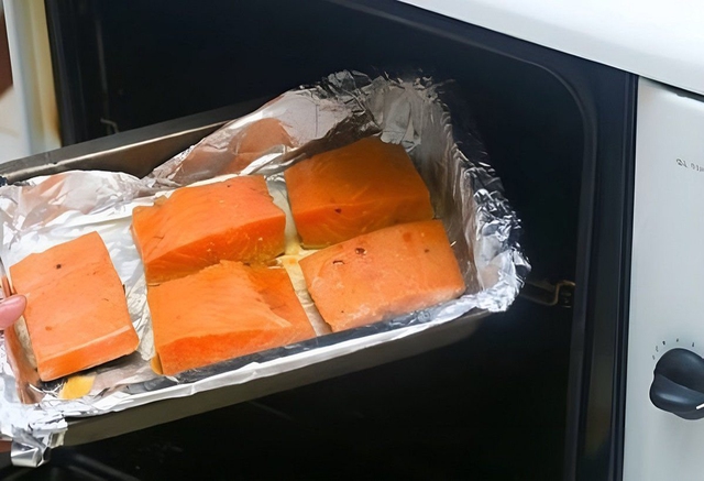 4 kiểu d&ugrave;ng giấy bạc biến m&oacute;n ngon th&agrave;nh "m&oacute;n độc", b&aacute;c sĩ kh&ocirc;ng bao giờ l&agrave;m nhưng nhiều người tưởng tốt- Ảnh 2.