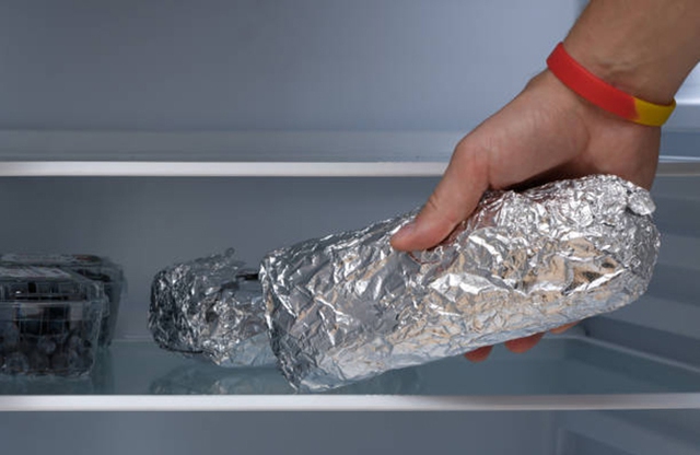 4 kiểu d&ugrave;ng giấy bạc biến m&oacute;n ngon th&agrave;nh "m&oacute;n độc", b&aacute;c sĩ kh&ocirc;ng bao giờ l&agrave;m nhưng nhiều người tưởng tốt- Ảnh 3.