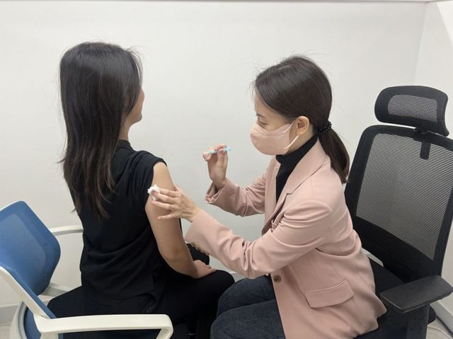 Nữ kế to&aacute;n c&ugrave;ng l&uacute;c mắc giang mai, s&ugrave;i m&agrave;o g&agrave; d&ugrave; KHẲNG ĐỊNH 2 năm kh&ocirc;ng l&agrave;m "chuyện ấy"- Ảnh 3.