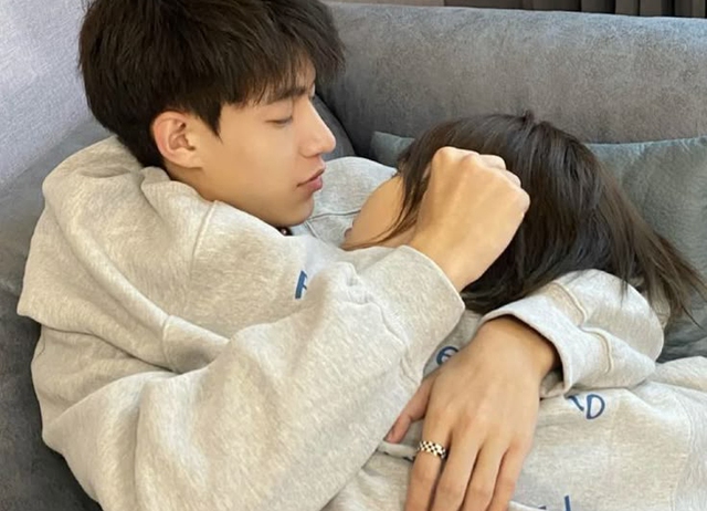 Nữ kế to&aacute;n c&ugrave;ng l&uacute;c mắc giang mai, s&ugrave;i m&agrave;o g&agrave; d&ugrave; KHẲNG ĐỊNH 2 năm kh&ocirc;ng l&agrave;m "chuyện ấy"- Ảnh 2.