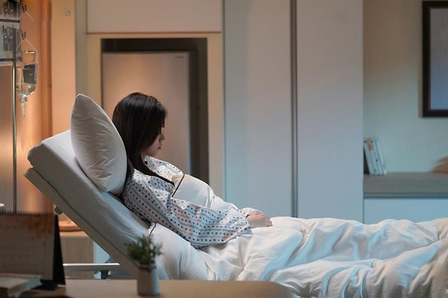 Nữ kế to&aacute;n c&ugrave;ng l&uacute;c mắc giang mai, s&ugrave;i m&agrave;o g&agrave; d&ugrave; KHẲNG ĐỊNH 2 năm kh&ocirc;ng l&agrave;m "chuyện ấy"- Ảnh 1.