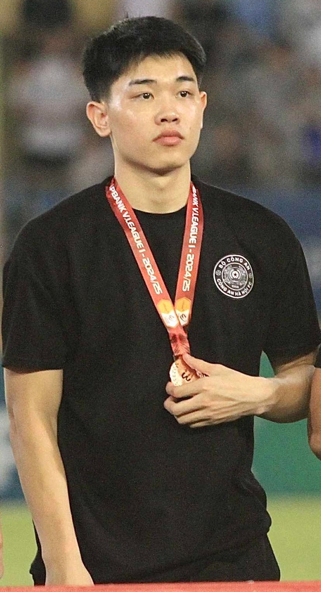 Đ&igrave;nh Bắc năm 19 tuổi: Tự ti, suy sụp, sụt 9kg chỉ trong 1 th&aacute;ng v&agrave; hay đ&oacute;ng cửa nằm một m&igrave;nh, v&igrave; sao thế?- Ảnh 1.