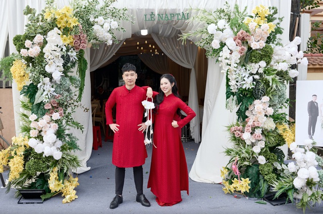 M&agrave;n rước d&acirc;u &ldquo;cố đi chậm cũng chỉ hết 15 gi&acirc;y&rdquo; ở Thanh H&oacute;a: Cặp đ&ocirc;i từng gh&eacute;t nhau đến mức cả x&oacute;m biết- Ảnh 1.