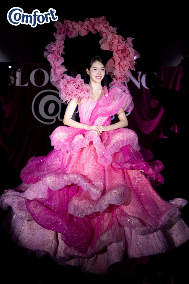 Hoa Hậu Thanh Thủy, Tóc Tiên, Gemini Hùng Huỳnh, Cường Bạch… cùng dàn sao All-Star đổ bộ sự kiện Comfort Odyssey Of Perfume- Ảnh 5. Hoa Hậu Thanh Thủy, Tóc Tiên, Gemini Hùng Huỳnh, Cường Bạch… cùng dàn sao All-Star đổ bộ sự kiện Comfort Odyssey Of Perfume- Ảnh 5.