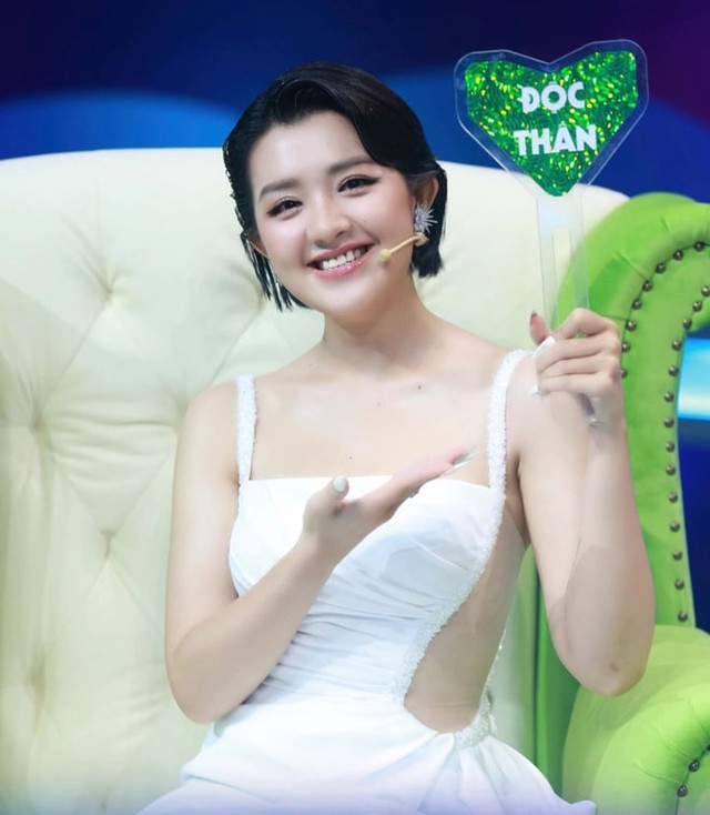 &Aacute; hậu ở Người Ấy L&agrave; Ai th&ocirc;ng b&aacute;o cưới, ch&uacute; rể C&ocirc;ng Vinh bảnh gh&ecirc;!- Ảnh 1.