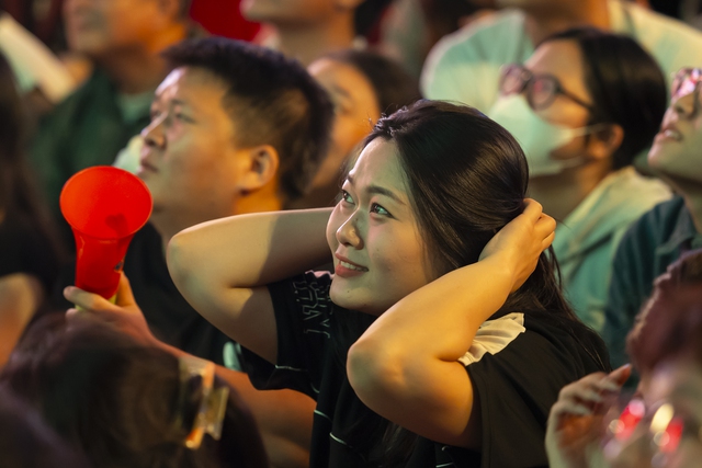 Cổ động viên liên tục an ủi U23 Việt Nam sau 2 bàn thua: “Không sao, không sao đâu”- Ảnh 9.