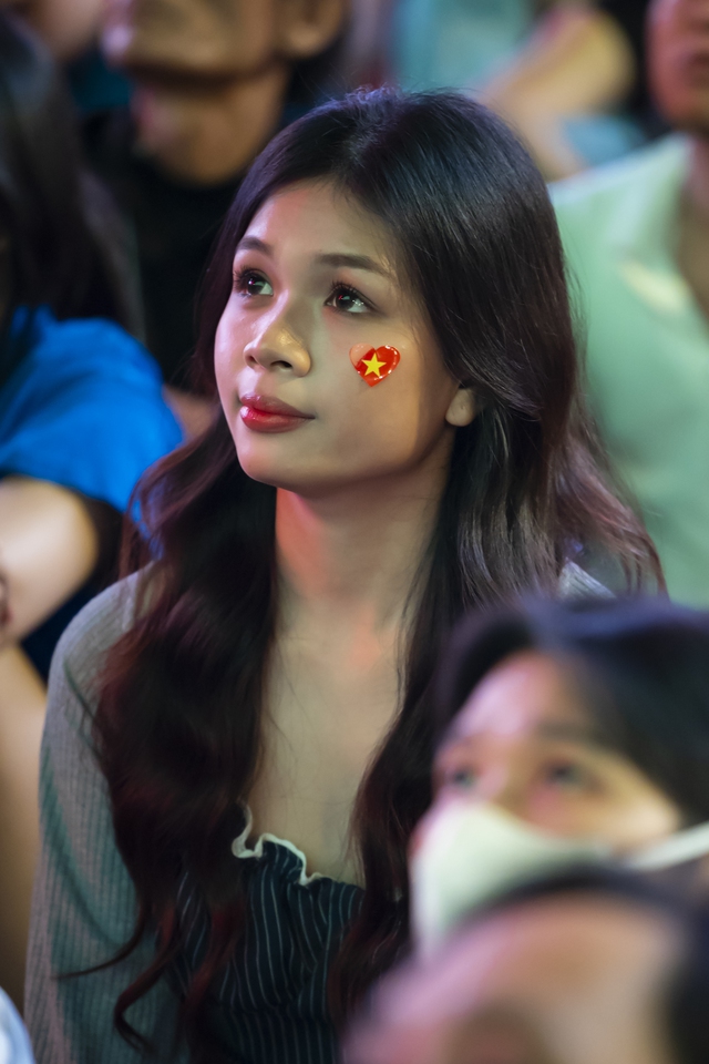 Cổ động viên liên tục an ủi U23 Việt Nam sau 2 bàn thua: “Không sao, không sao đâu”- Ảnh 14.